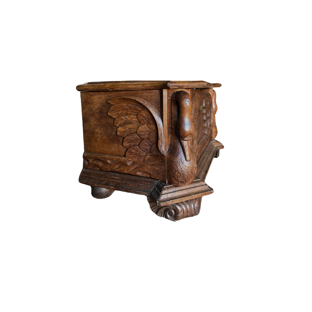 1800 French Petit Carved Swan Trunk - Thumbnail 2