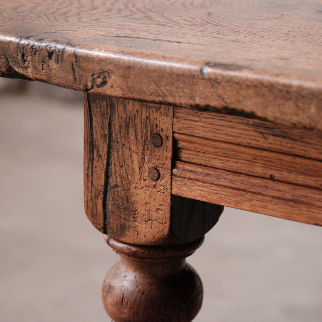 18th Century Italian Walnut Dining Table - Thumbnail 4