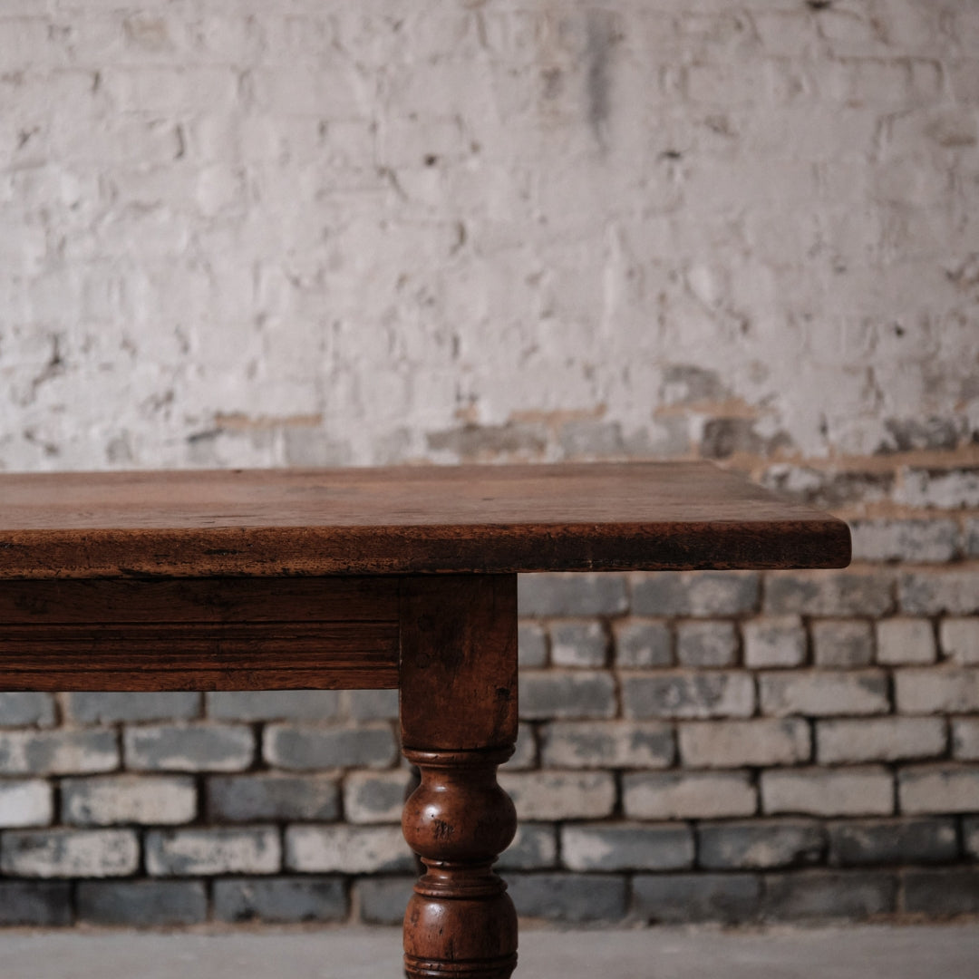 18th Century Italian Walnut Dining Table - Thumbnail 5