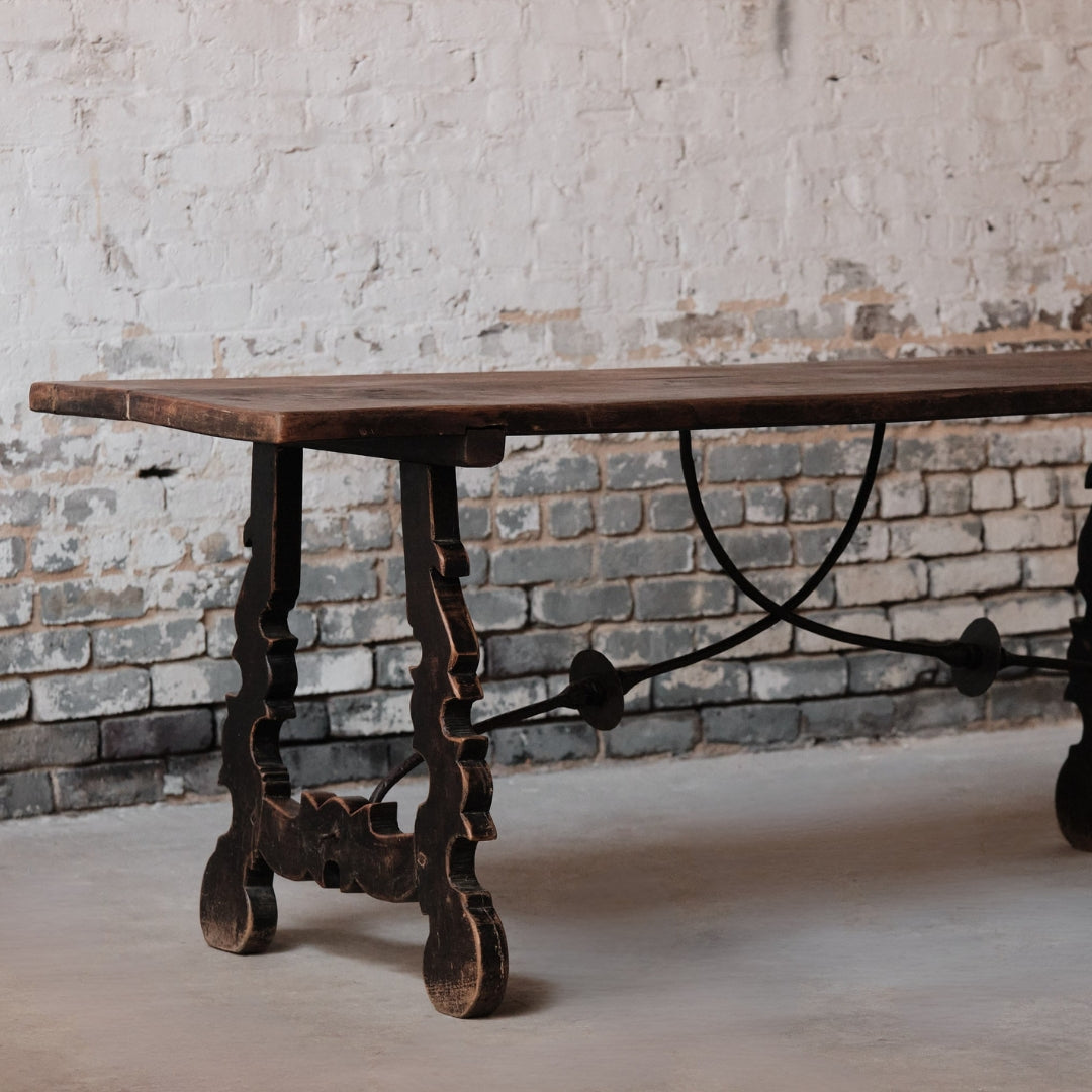 18th Century Spanish Walnut Dining Table - Thumbnail 2