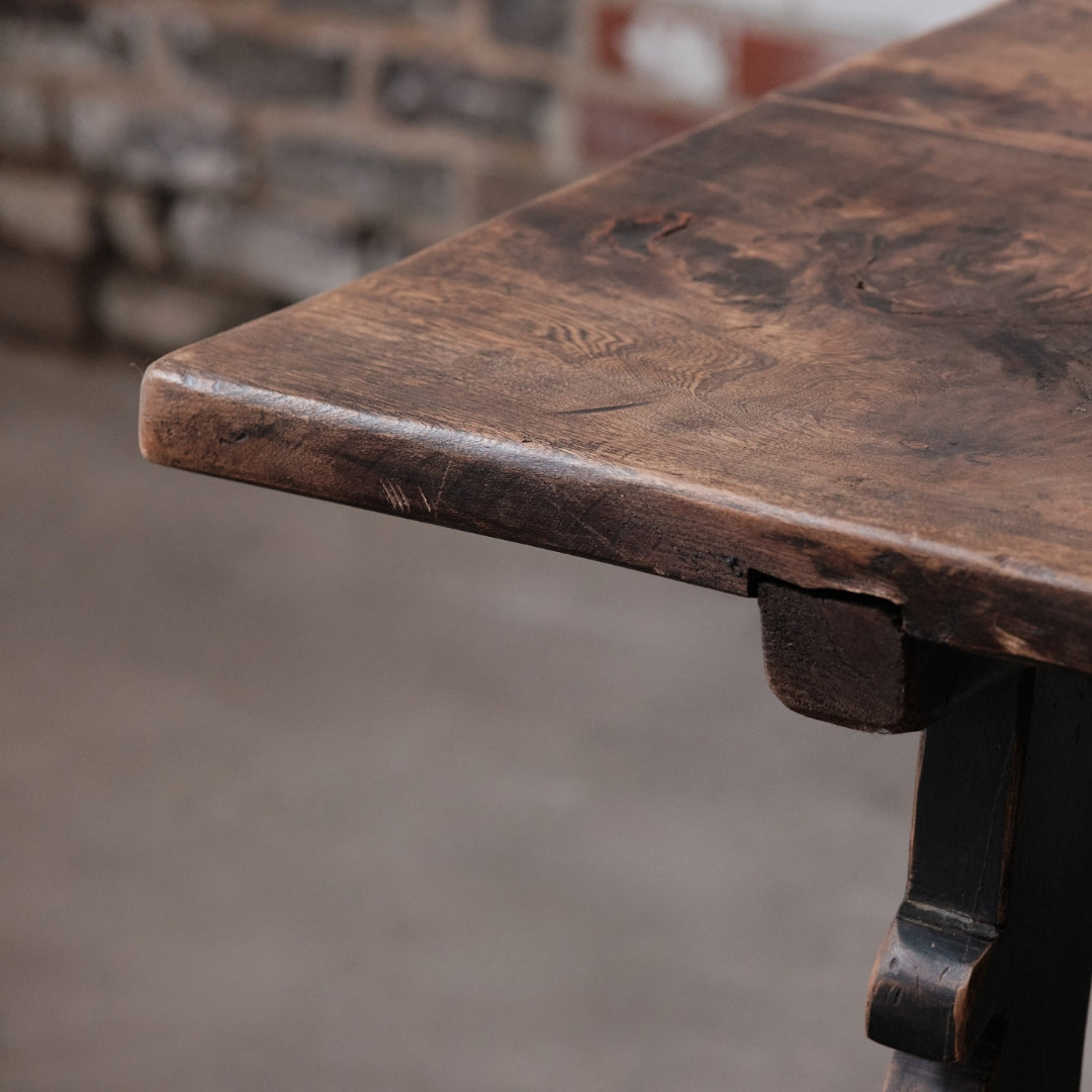 18th Century Spanish Walnut Dining Table - Thumbnail 3