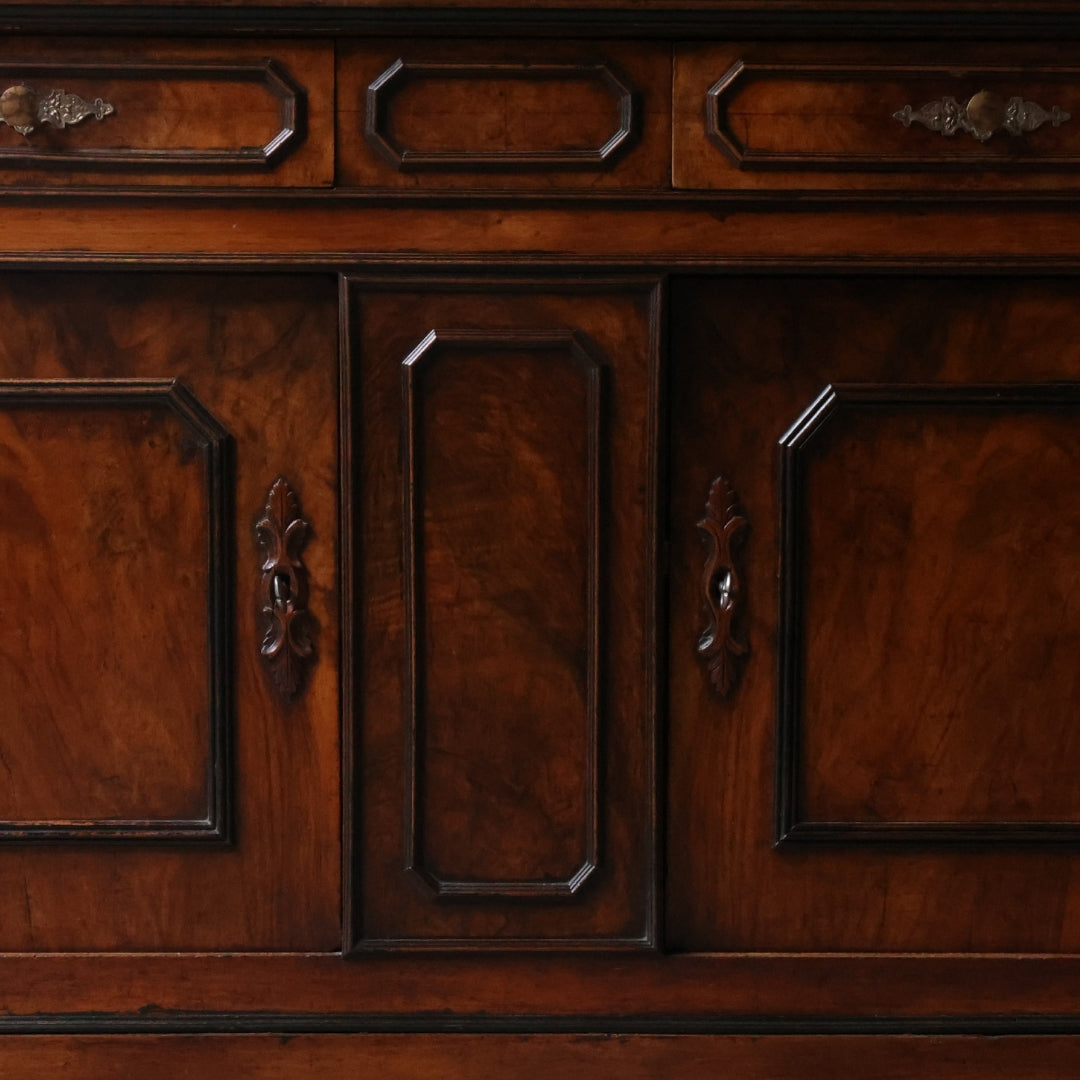 19th Century Parisian Walnut Buffet - Thumbnail 4