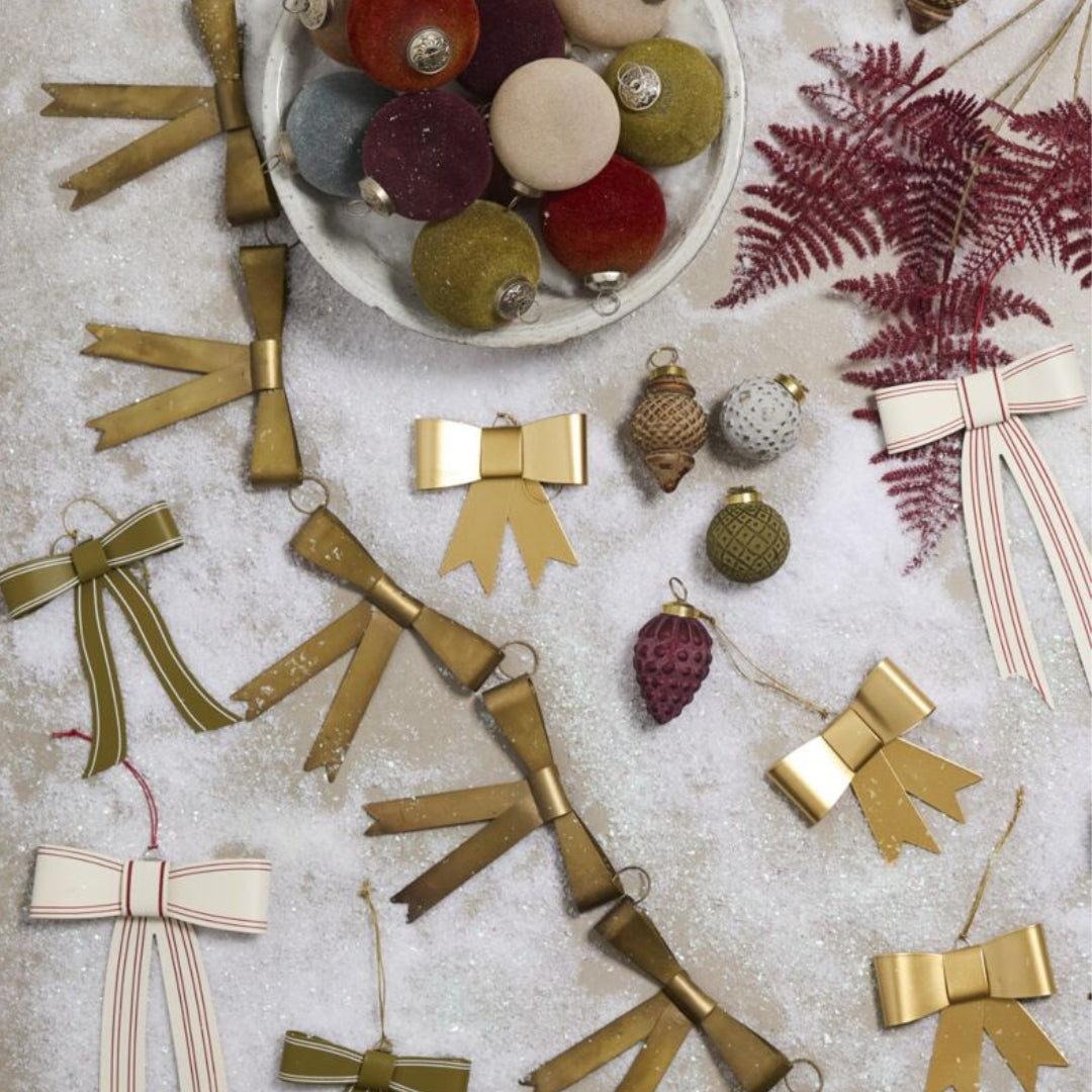 Christopher Collection Bow Garland - Thumbnail 2
