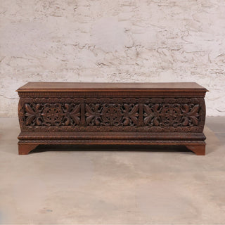 19th Century Italian Carved Oak Cassapanca

