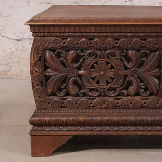 19th Century Italian Carved Oak Cassapanca
