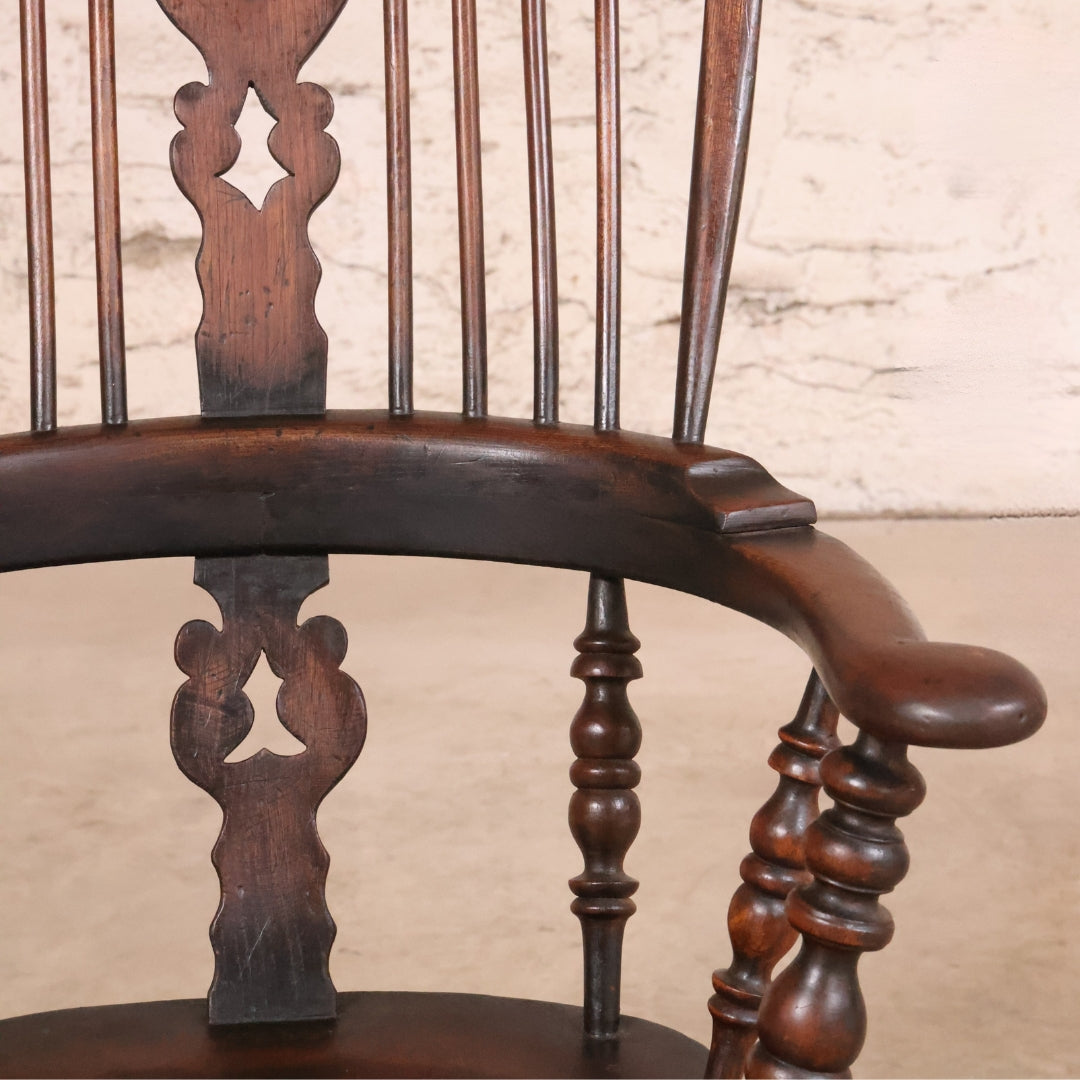 18th Century English Walnut Windsor Chair - Thumbnail 5