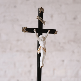 Early 20th Century Porcelain Crucifix
